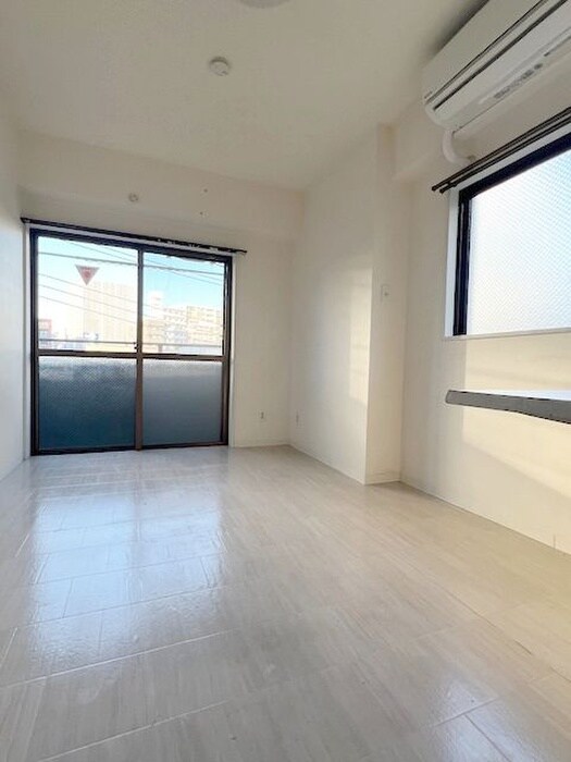 物件内観写真7　(室内からの展望)