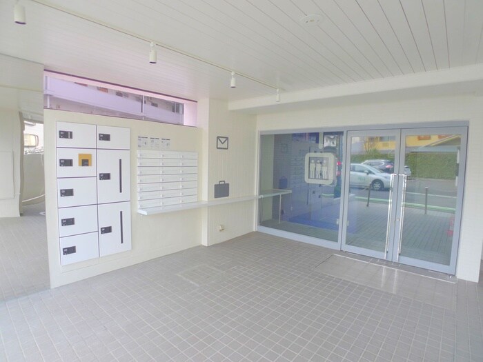 物件外観写真3　(エントランス部分)