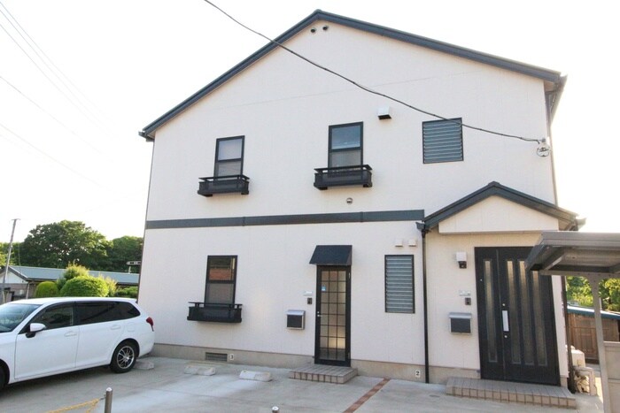 物件外観写真2　(エントランス部分)