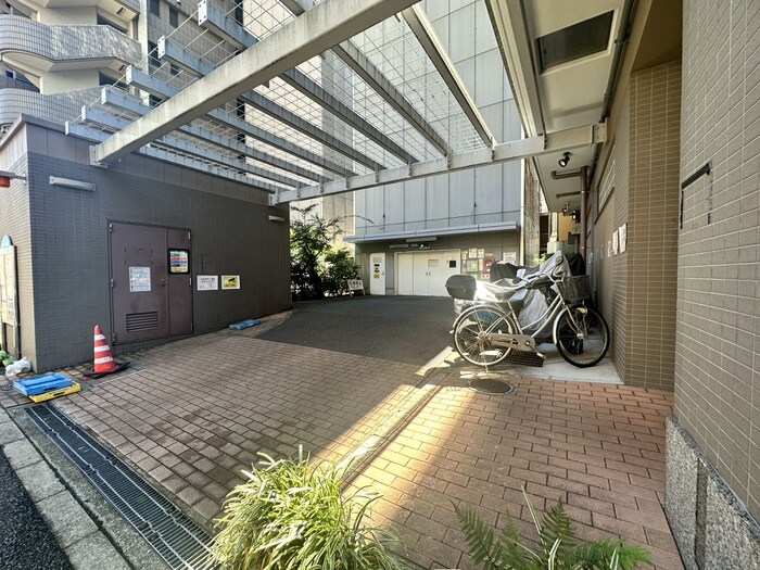 物件外観写真3　(駐車場)