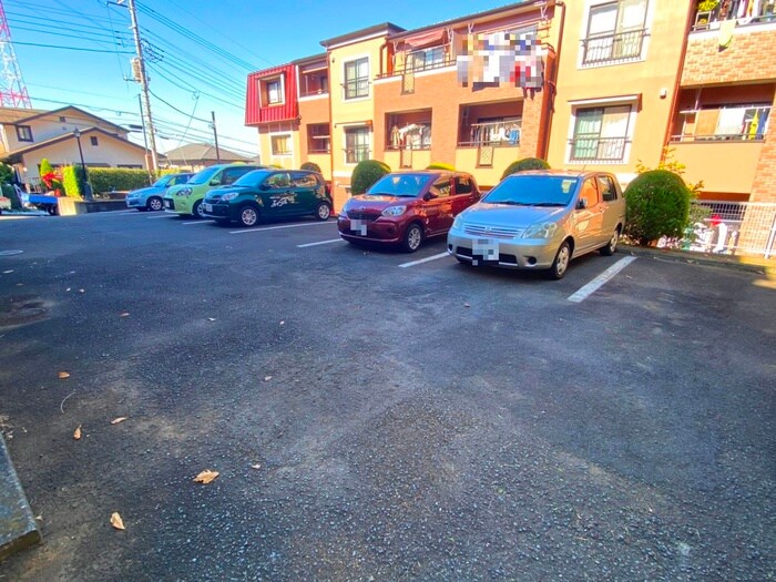 物件外観写真2　(駐車場)