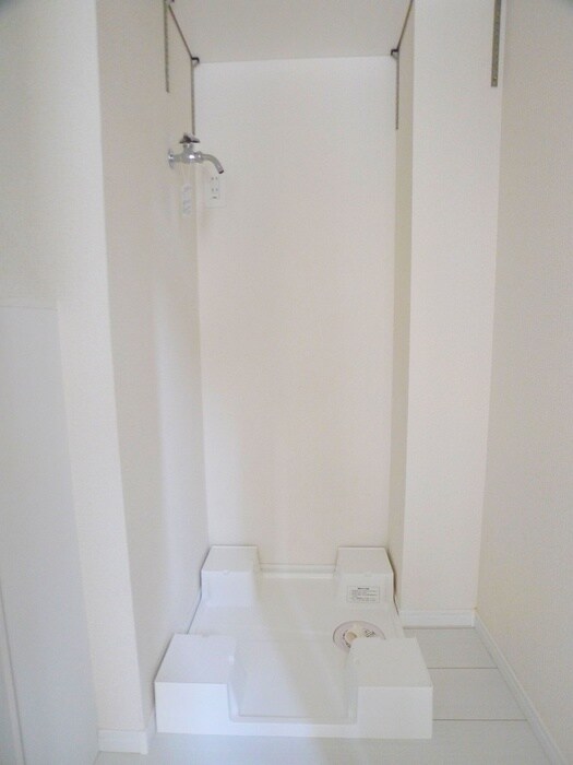 物件内観写真16　(洗濯機置場)