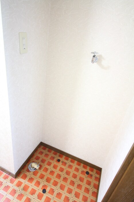 物件内観写真15　(洗濯機置場)