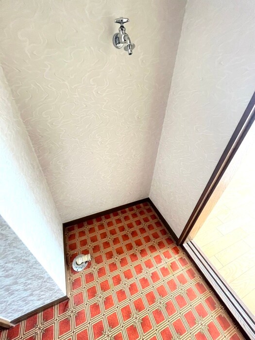 物件内観写真16　(洗濯機置場)