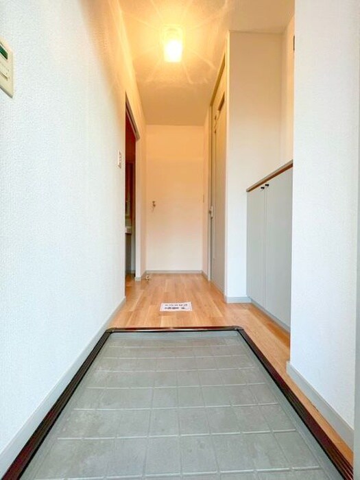 物件内観写真7　(玄関)