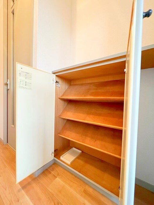 物件内観写真8　(靴箱)