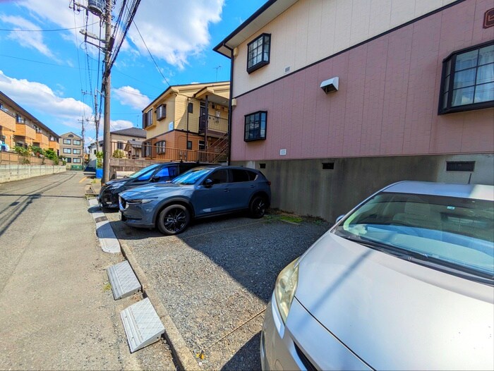 物件外観写真4　(駐車場)