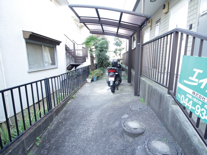 物件外観写真3　(駐輪場)