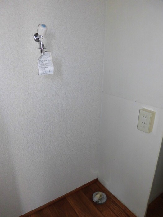 物件内観写真11　(洗濯機置場)