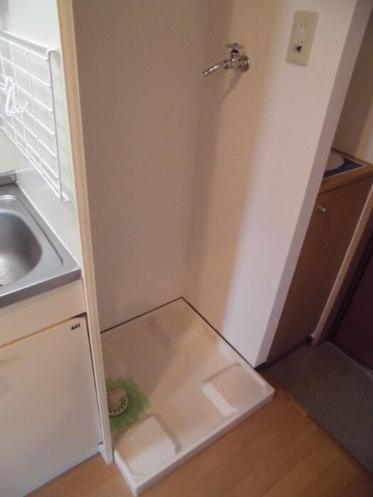 物件内観写真12　(洗濯機置場)