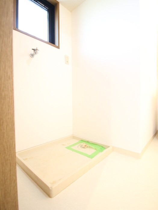 物件内観写真18　(洗濯機置場)