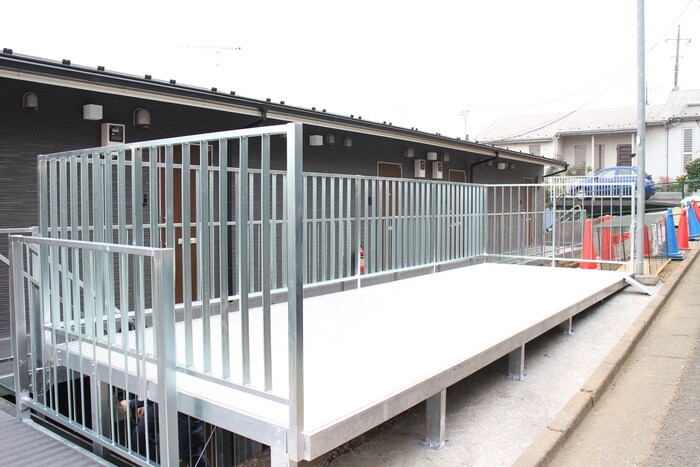 物件外観写真4　(駐輪場)