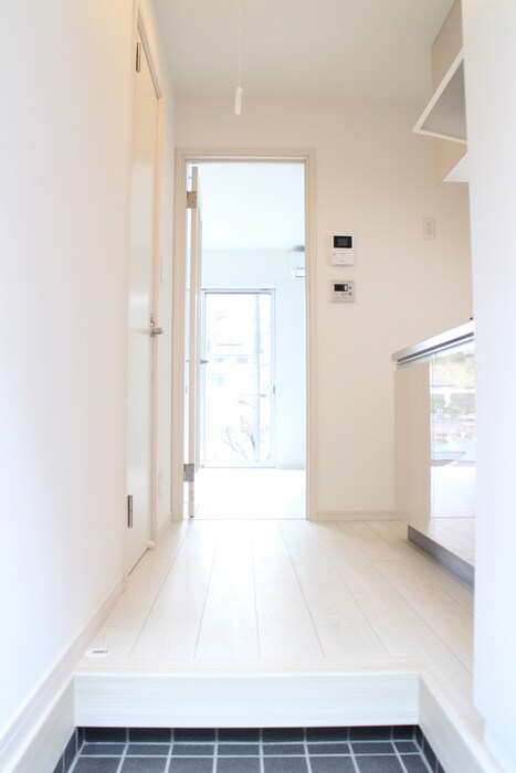 物件内観写真10　(玄関)