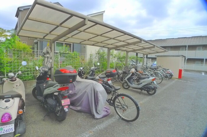 物件外観写真3　(駐輪場)
