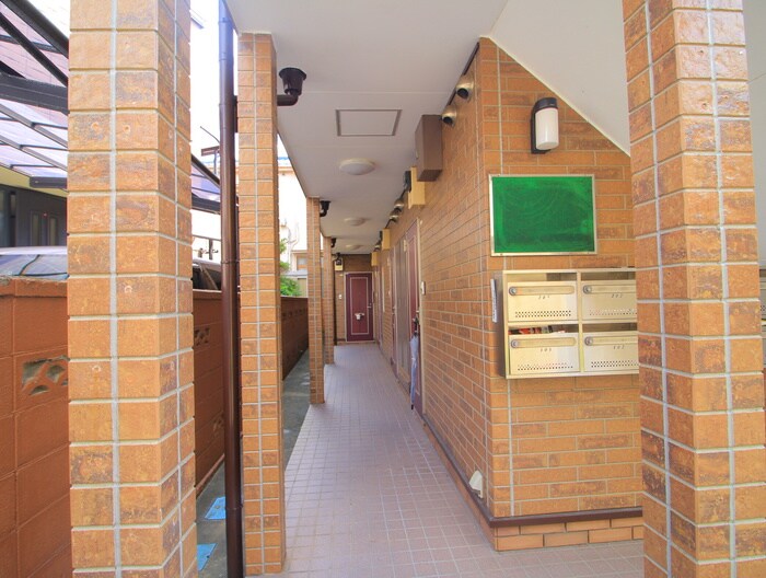 物件外観写真5　(エントランス部分)