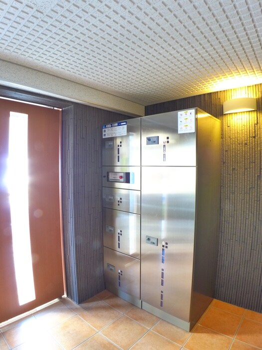 物件外観写真4　(エントランス部分)