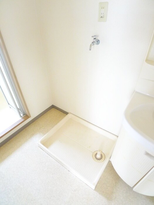 物件内観写真8　(洗濯機置場)