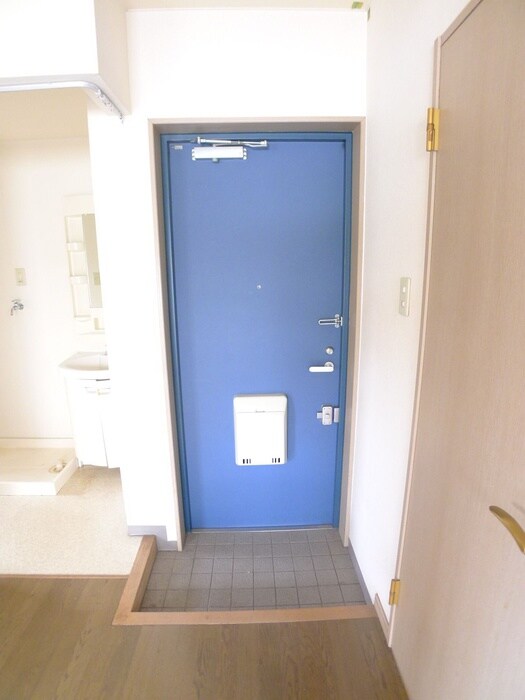 物件内観写真9　(玄関)