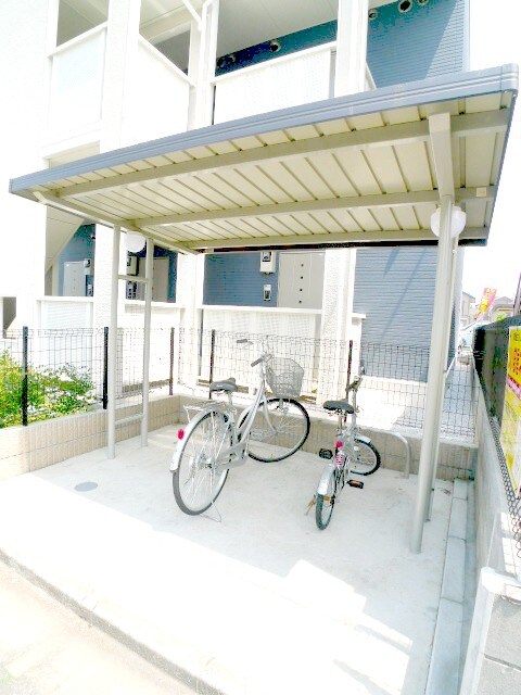 物件外観写真3　(駐輪場)