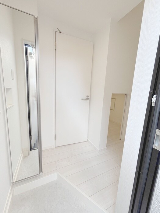 物件内観写真13　(玄関)