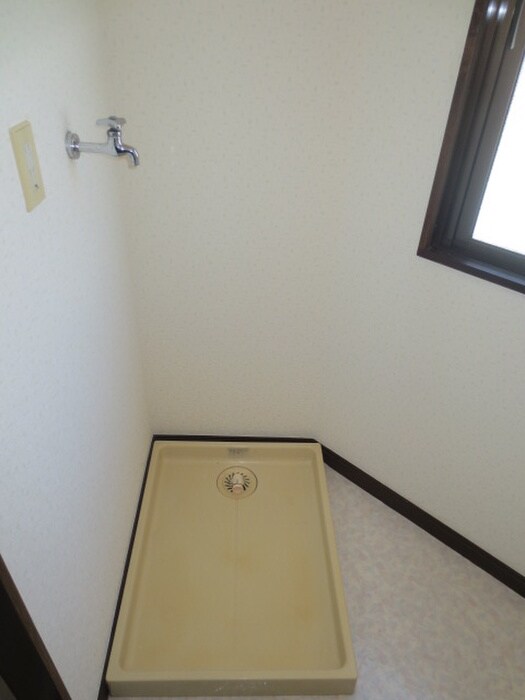 物件内観写真10　(洗濯機置場)