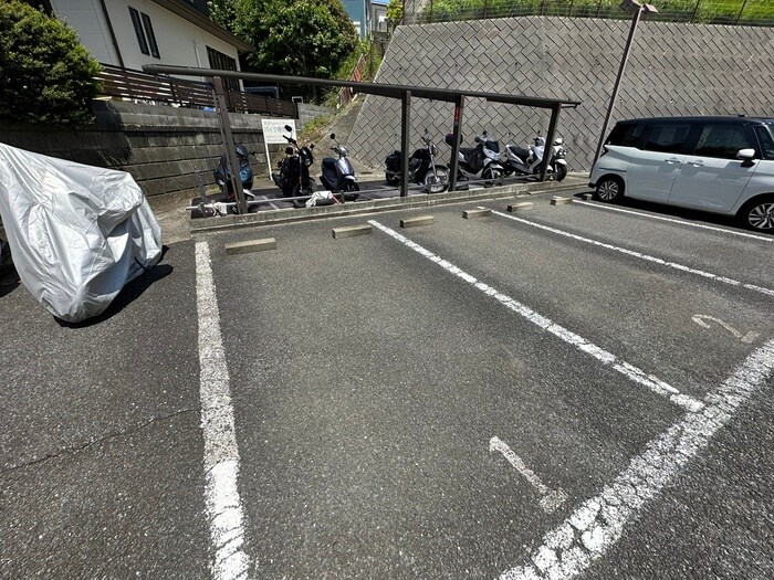 物件外観写真2　(駐車場)