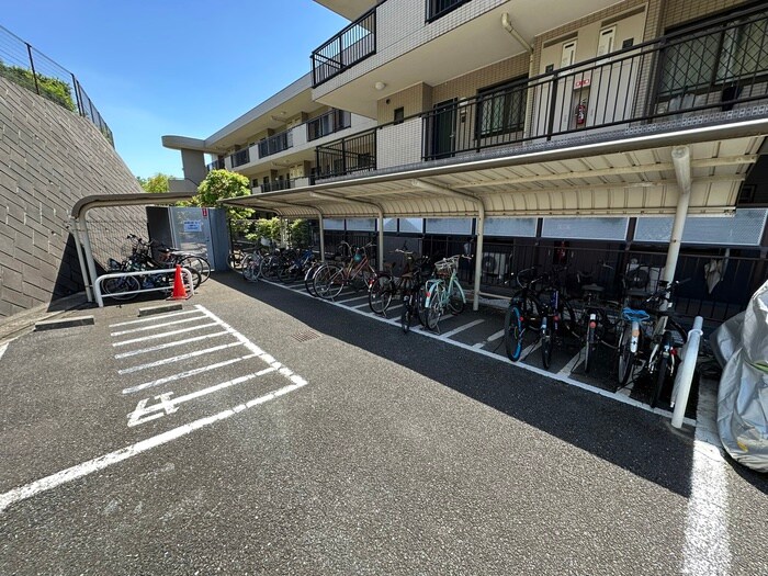 物件外観写真5　(駐輪場)