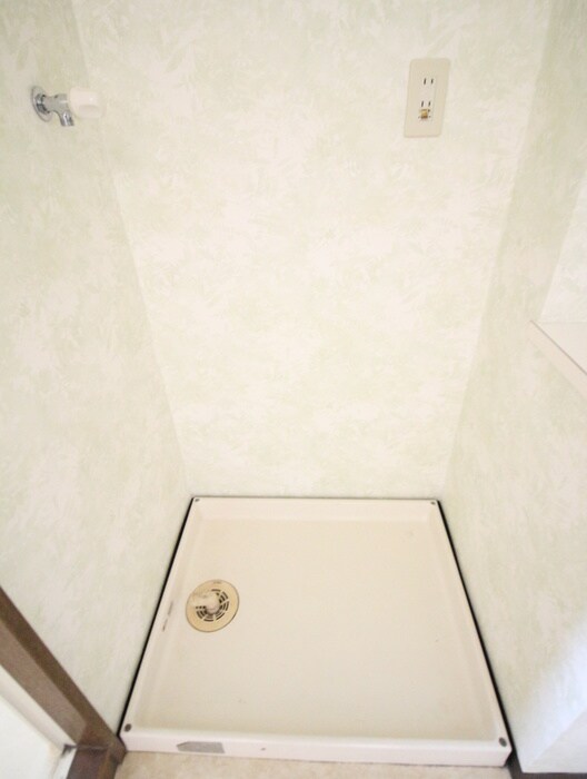 物件内観写真12　(洗濯機置場)