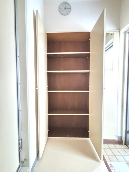 物件内観写真16　(玄関)