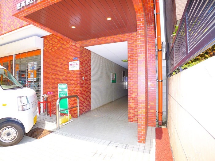 物件外観写真6　(エントランス部分)