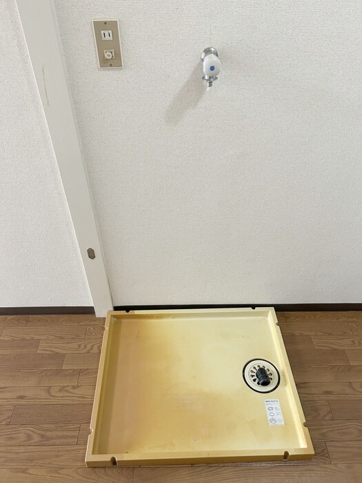 物件内観写真14　(洗濯機置場)