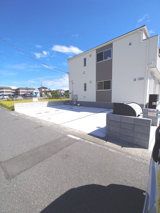 物件外観写真4　(駐車場)