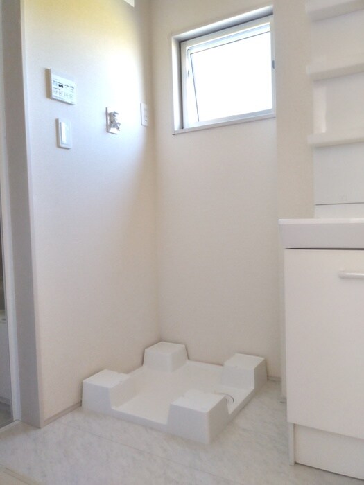 物件内観写真14　(洗濯機置場)