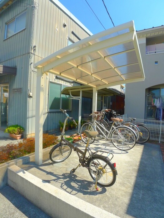 物件外観写真4　(駐輪場)