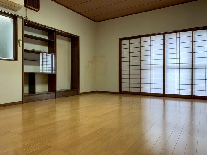 物件内観写真6　(室内からの展望)