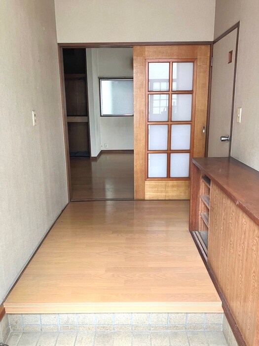 物件内観写真16　(玄関)