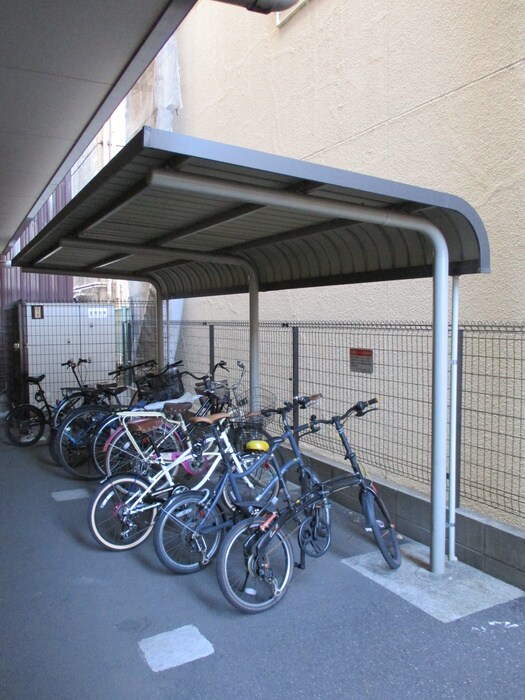 物件外観写真4　(駐輪場)