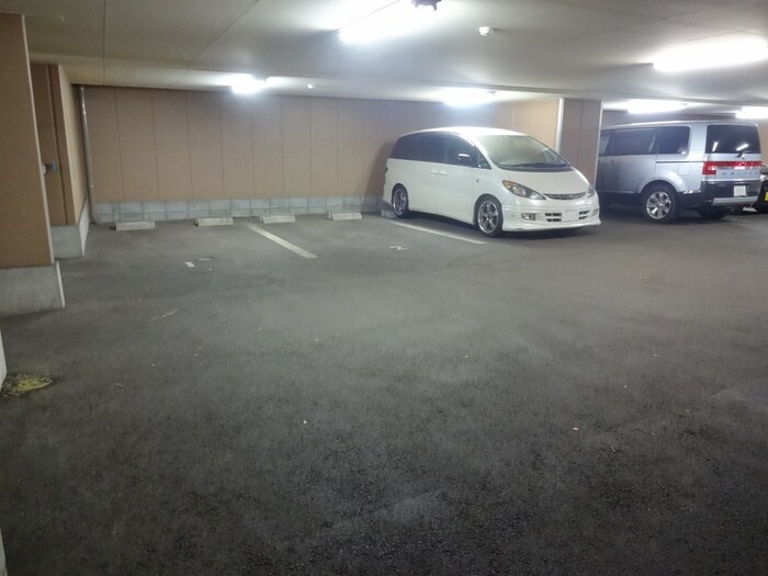 物件外観写真5　(駐車場)