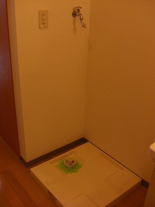 物件内観写真13　(洗濯機置場)