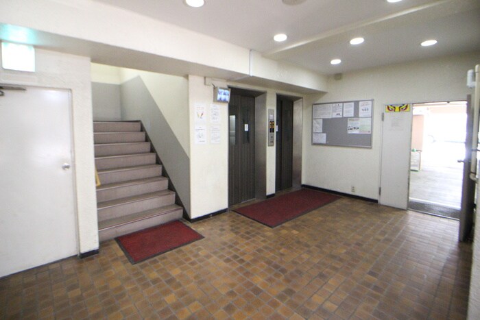 物件外観写真2　(エントランス部分)