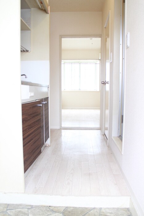 物件内観写真10　(玄関)