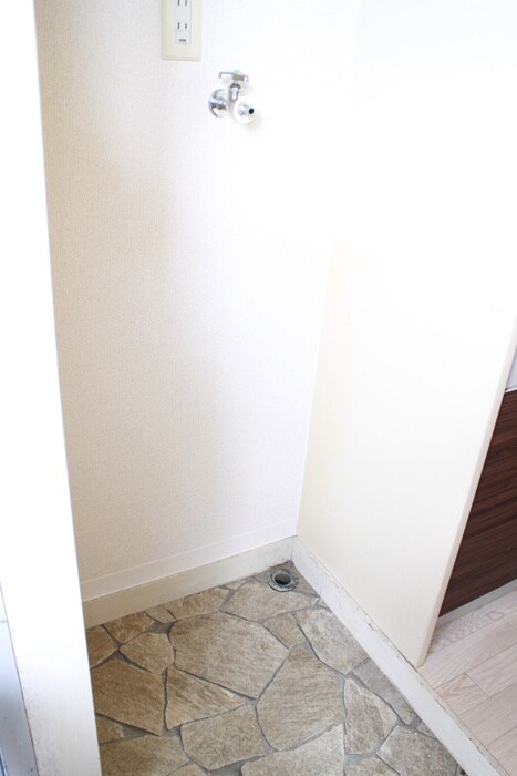 物件内観写真13　(洗濯機置場)