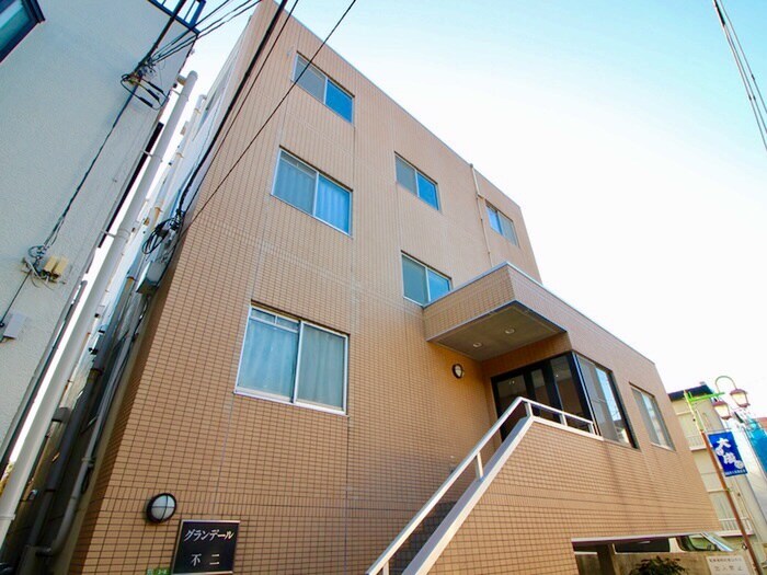 物件外観写真5　(エントランス部分)