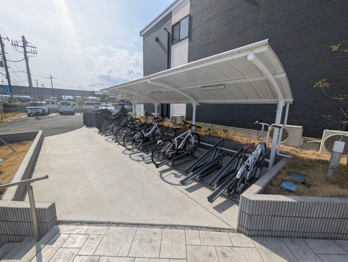 物件外観写真5　(駐輪場)