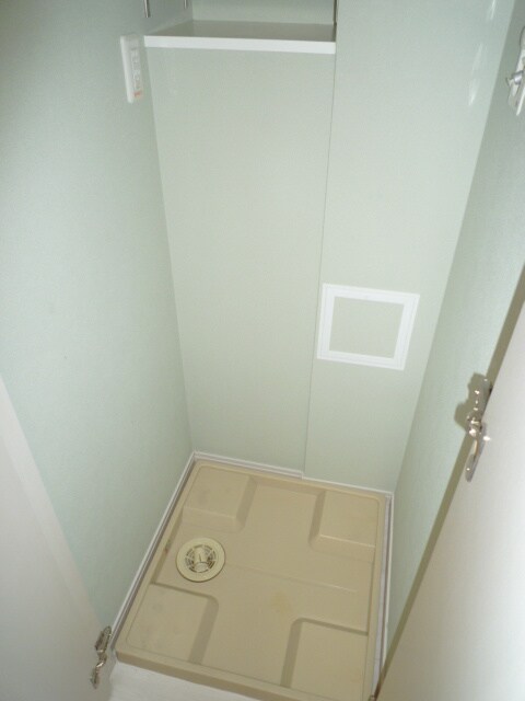 物件内観写真11　(洗濯機置場)