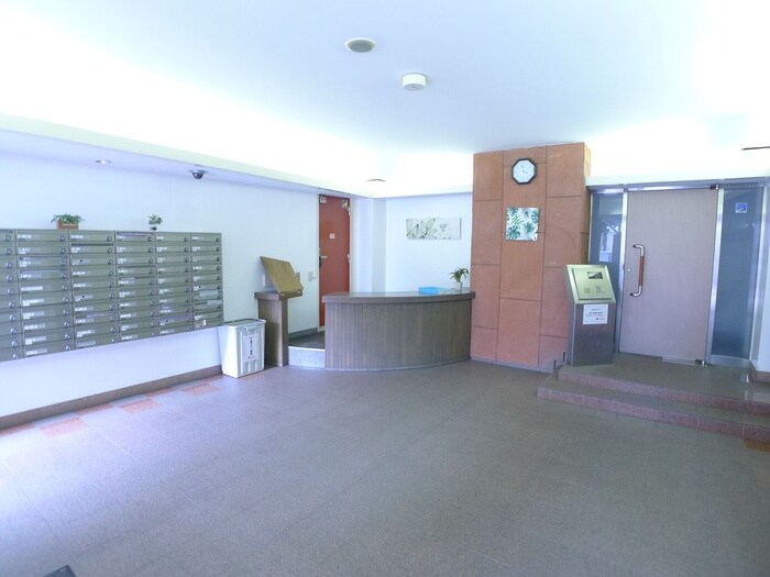 物件外観写真3　(エントランス部分)