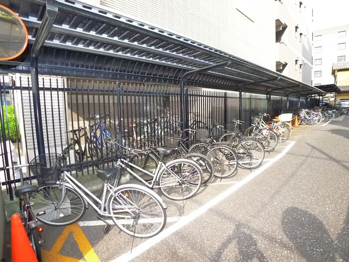 物件外観写真5　(駐輪場)