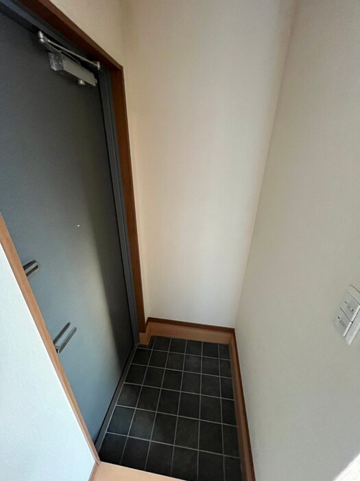 物件内観写真6　(玄関)