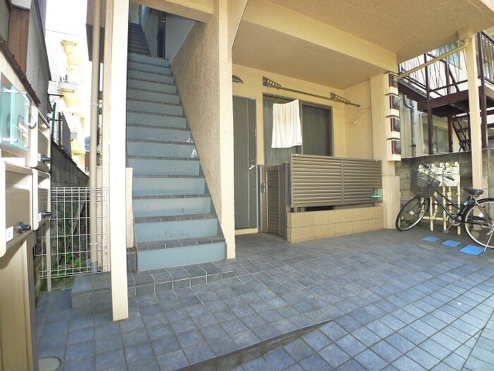 物件外観写真3　(エントランス部分)