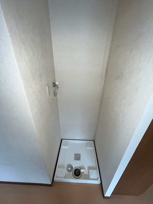 物件内観写真16　(洗濯機置場)